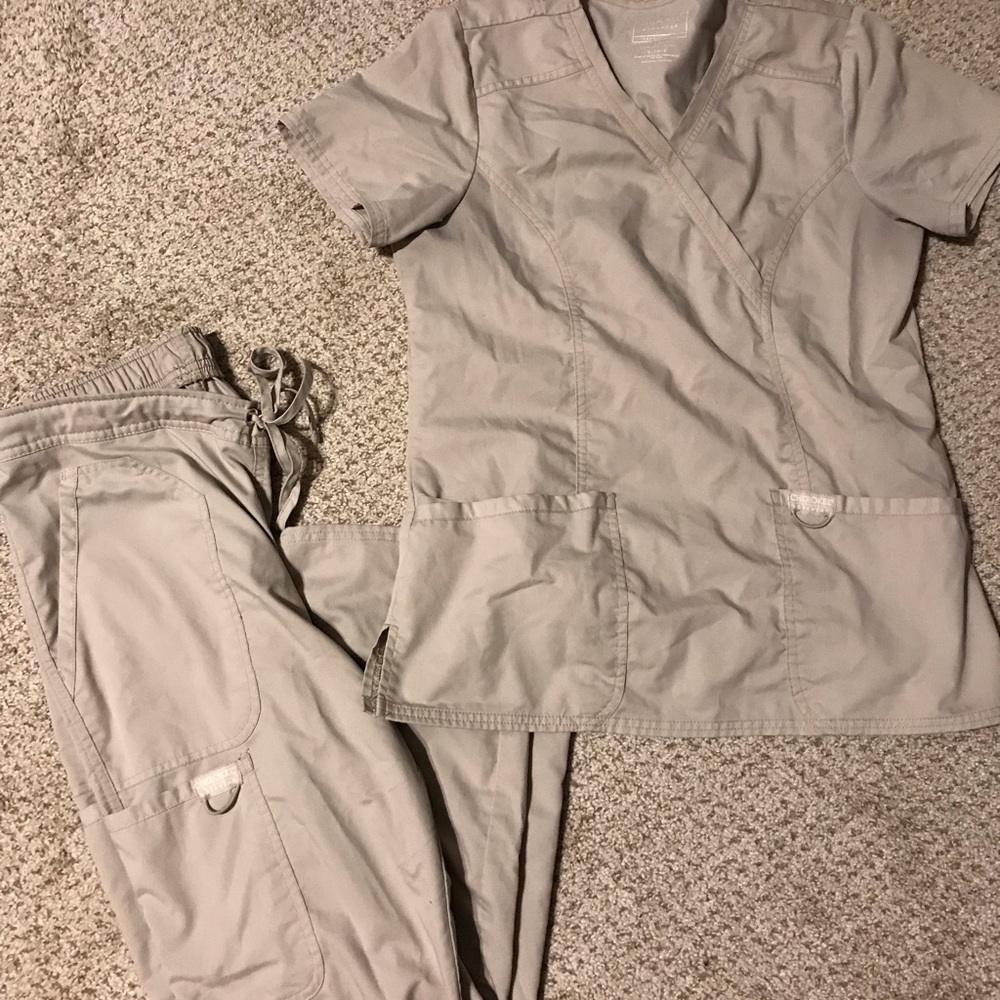 cherokee women’s scrubs